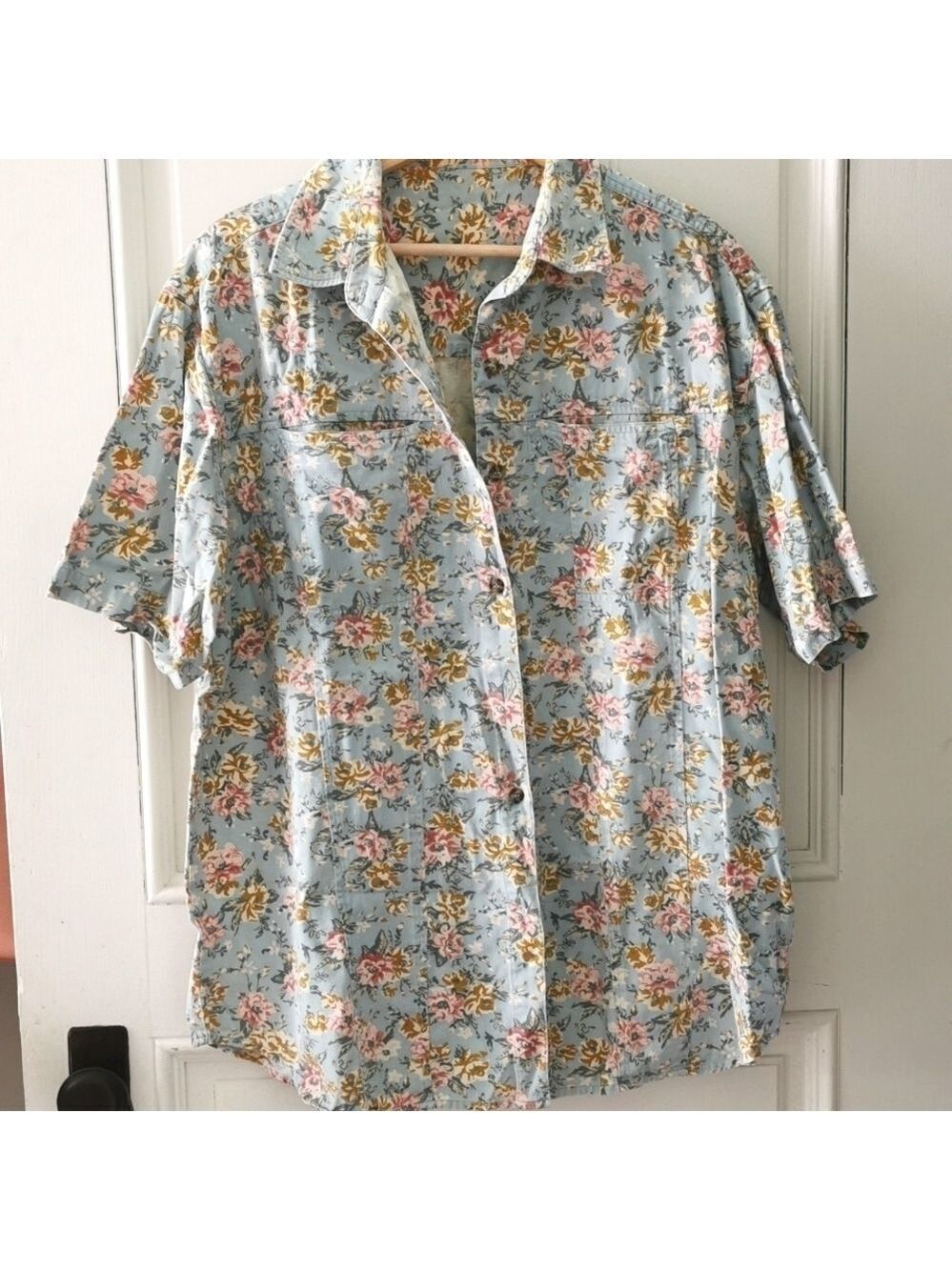 Vintage Y2K floral women's short sleeve floral blouse. Cottagecore. Size